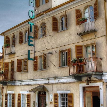 Hotel Pino Torinese エクステリア 写真