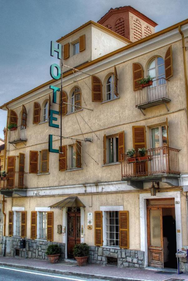 Hotel Pino Torinese エクステリア 写真
