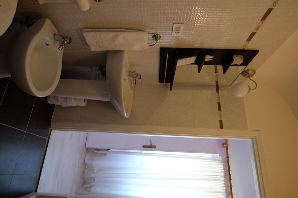 Hotel Pino Torinese エクステリア 写真