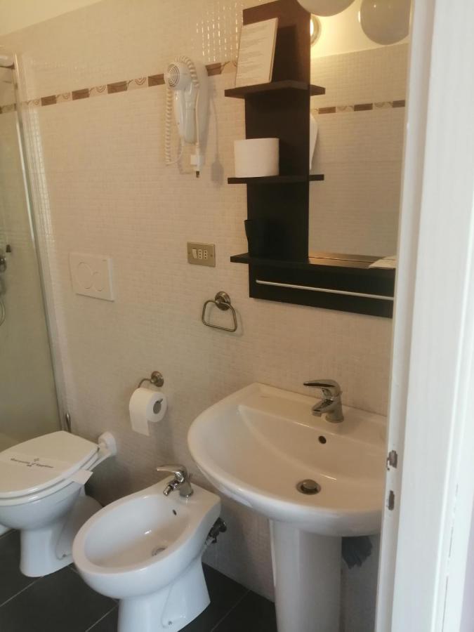Hotel Pino Torinese エクステリア 写真