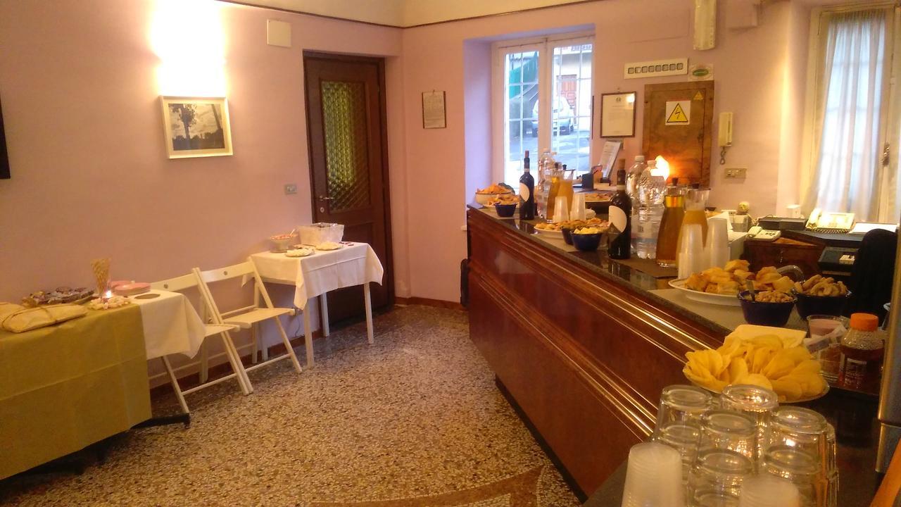 Hotel Pino Torinese エクステリア 写真