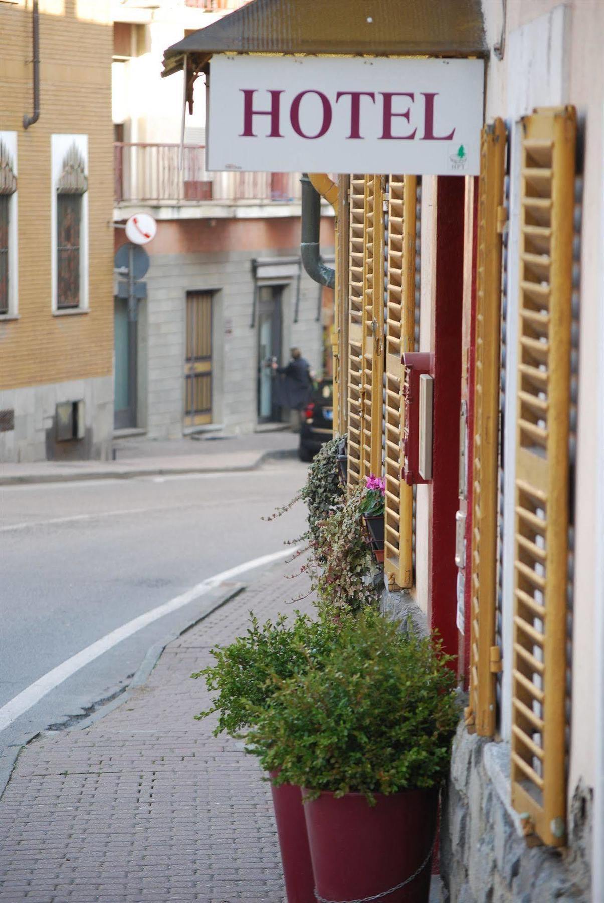 Hotel Pino Torinese エクステリア 写真