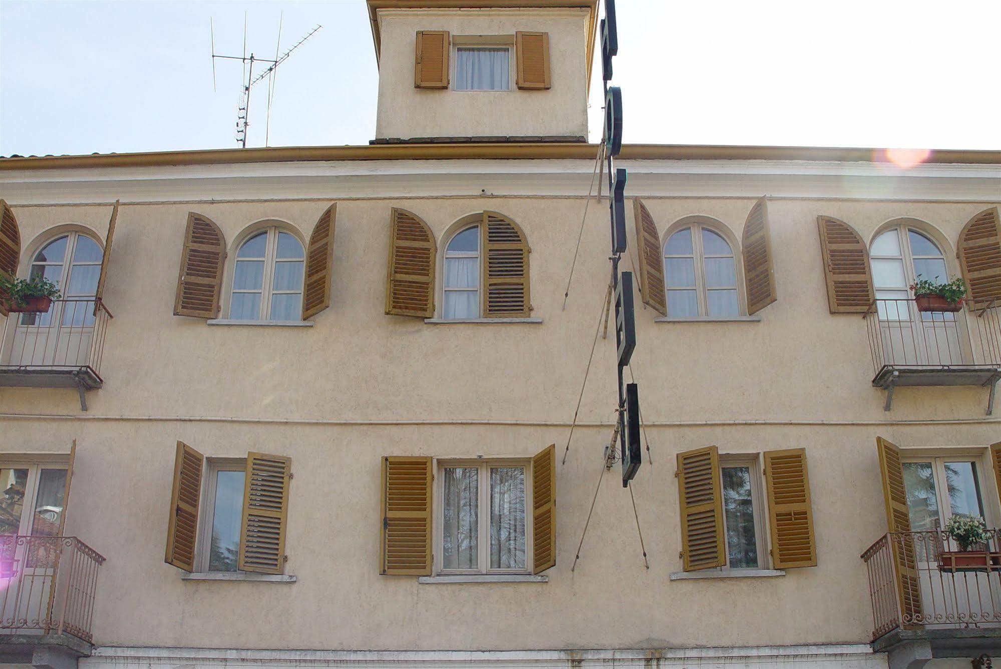 Hotel Pino Torinese エクステリア 写真