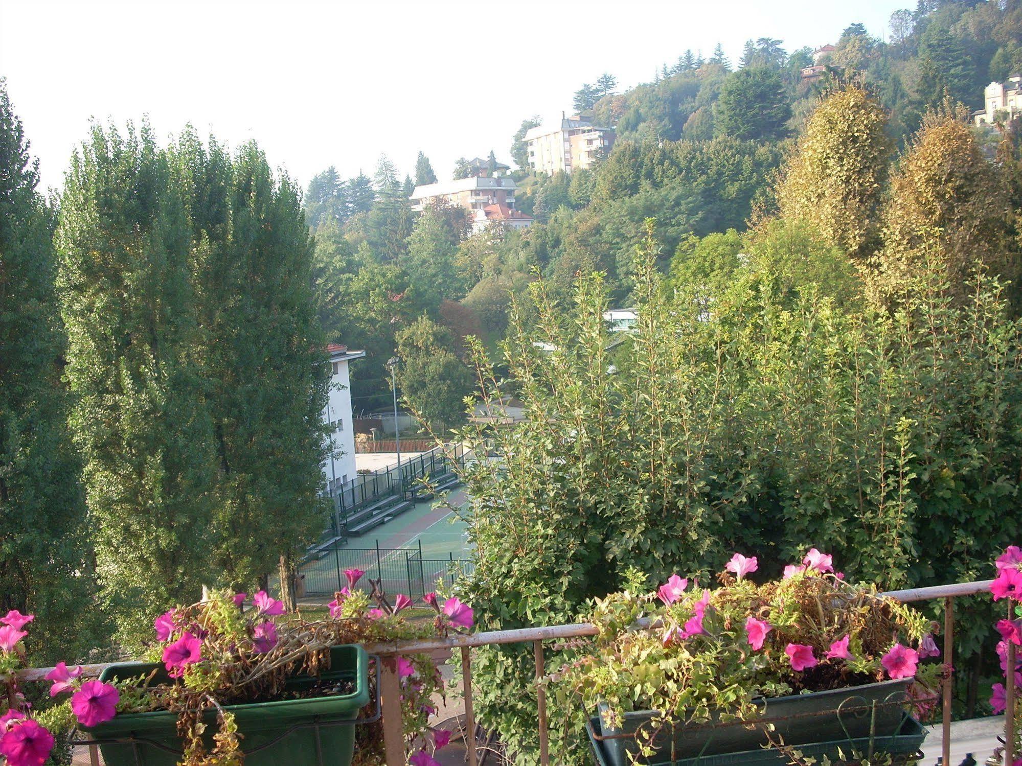 Hotel Pino Torinese エクステリア 写真