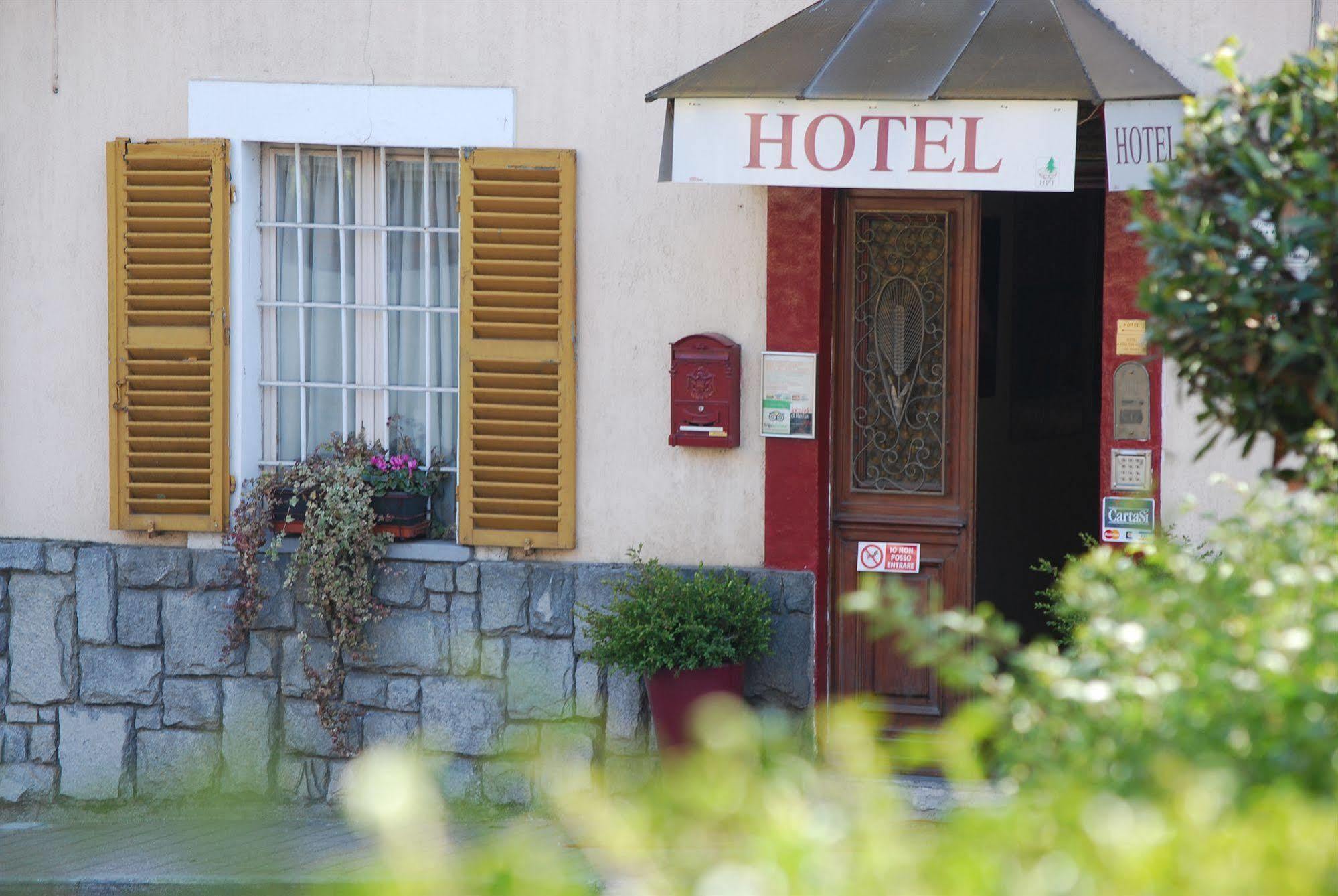 Hotel Pino Torinese エクステリア 写真