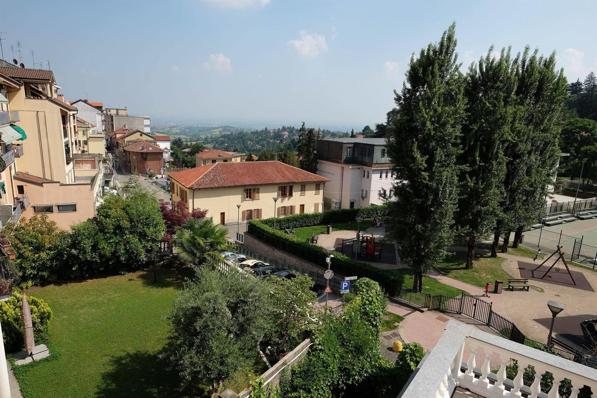Hotel Pino Torinese エクステリア 写真