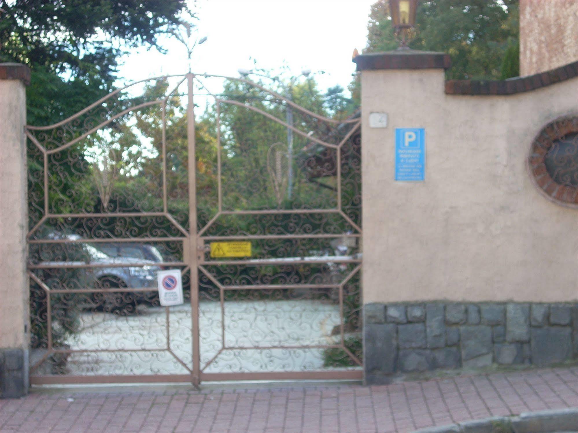 Hotel Pino Torinese エクステリア 写真