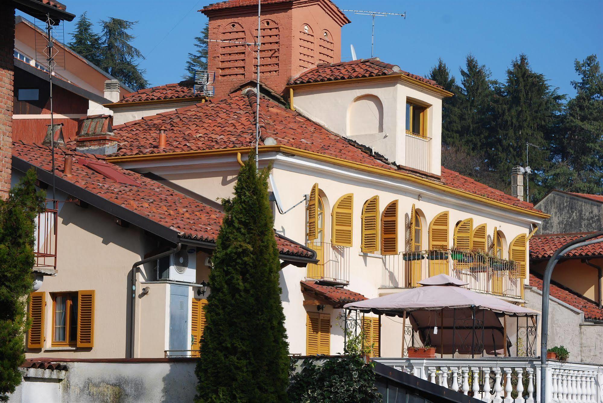 Hotel Pino Torinese エクステリア 写真