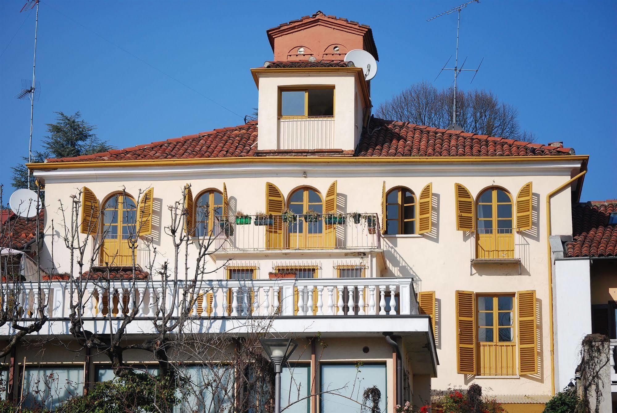 Hotel Pino Torinese エクステリア 写真