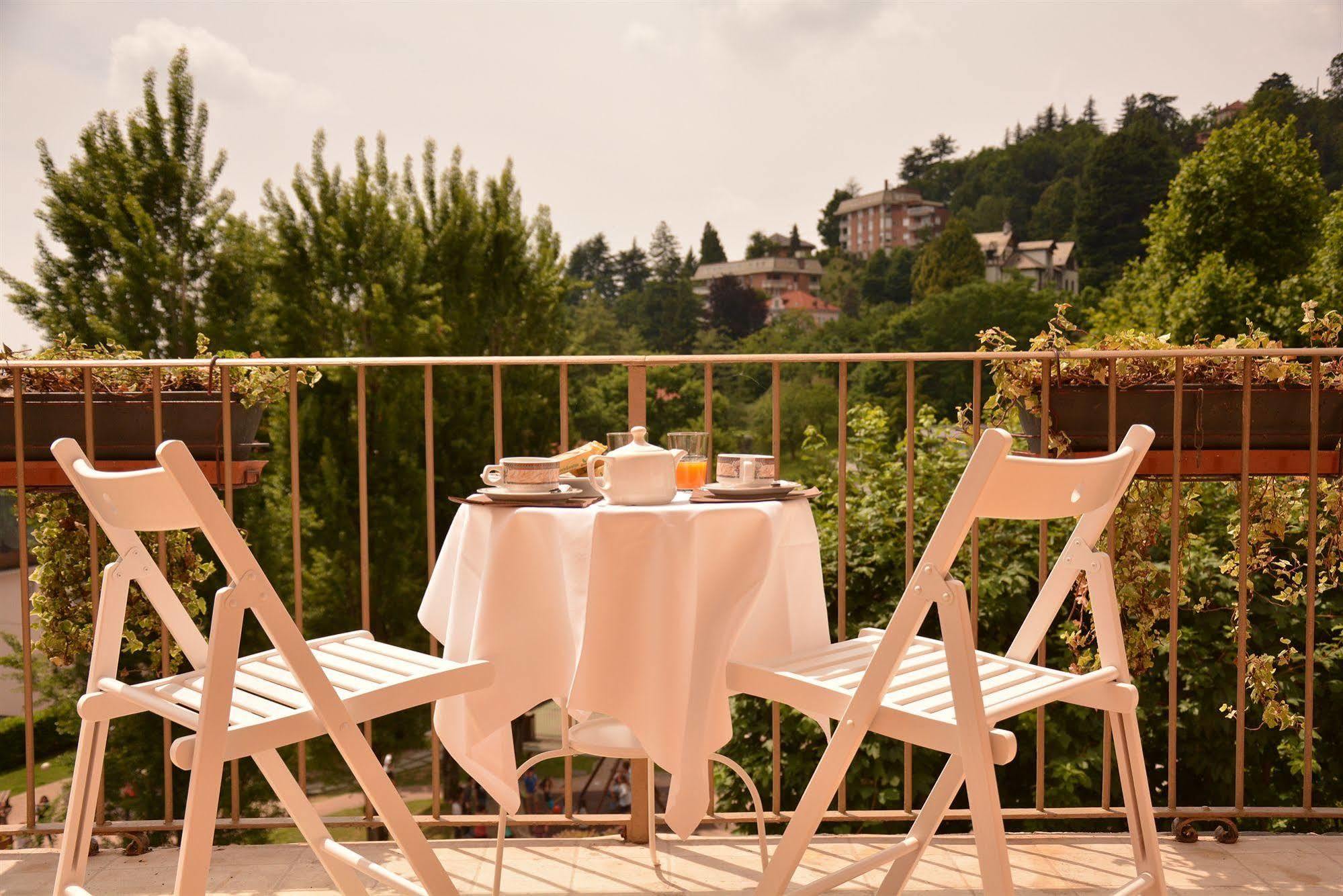 Hotel Pino Torinese エクステリア 写真