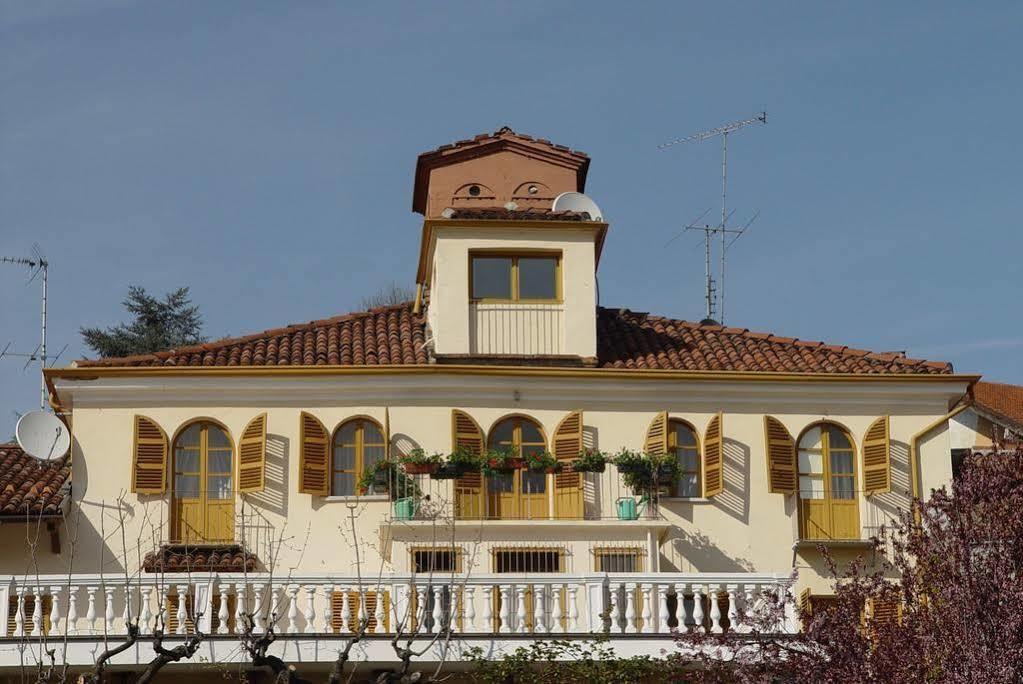 Hotel Pino Torinese エクステリア 写真